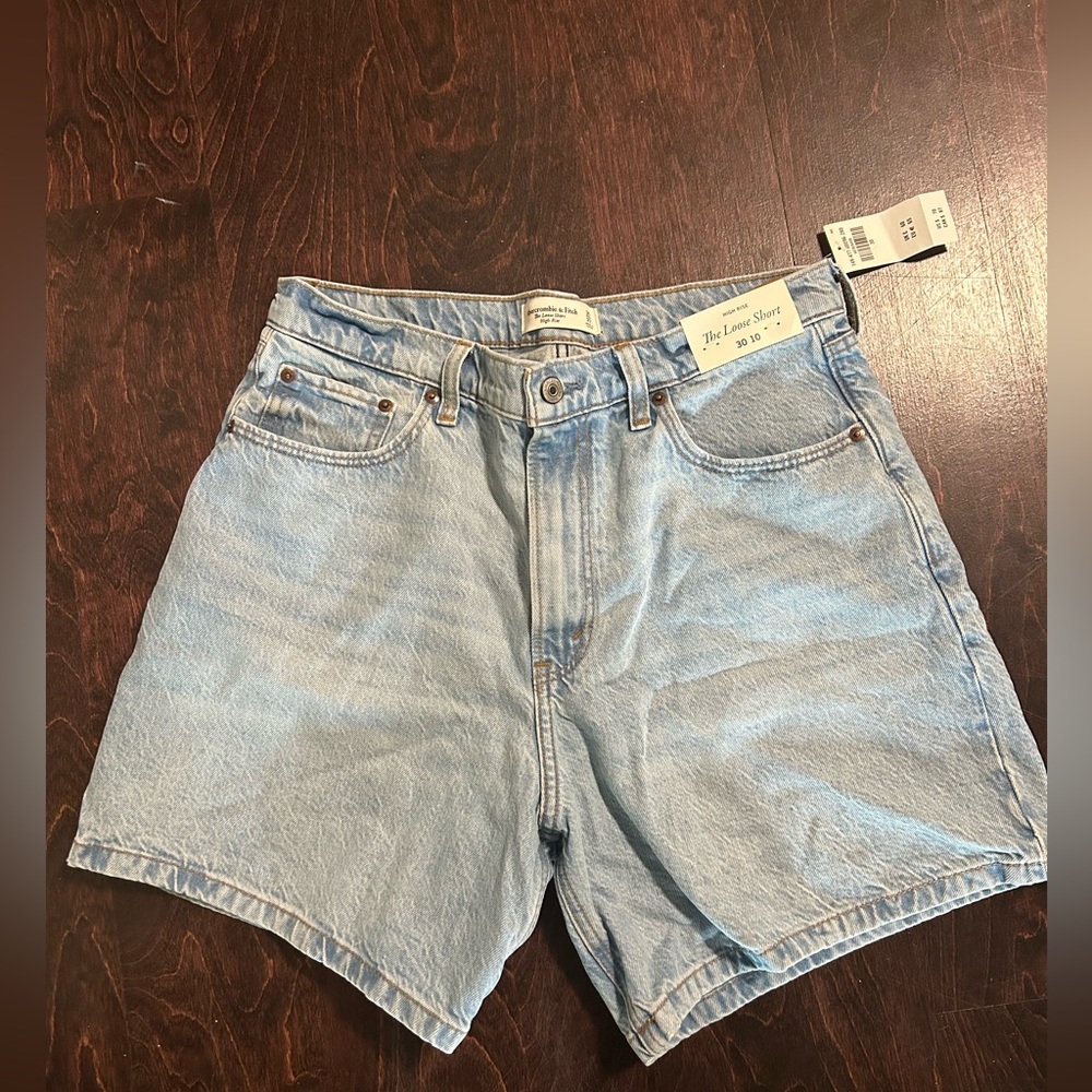 NWT Abercrombie & Fitch High Rise Loose Short